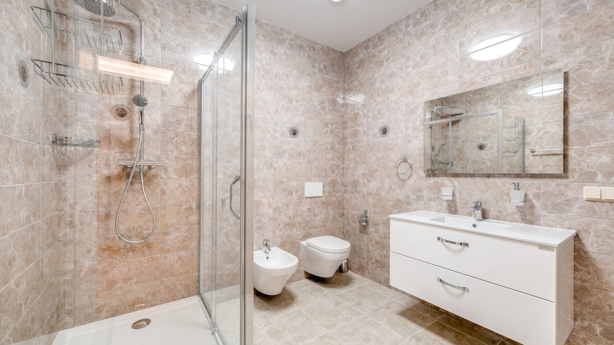 bathroom-and-shower-27359993-1200x675